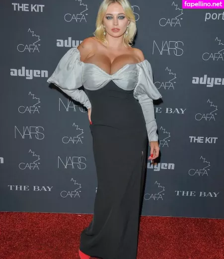Caroline Vreeland OnlyFans Thumbnail #qG4mzYTQaB