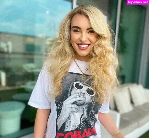 Caroline Wall OnlyFans Thumbnail #7yapJfVA3J