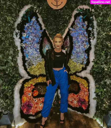 Caroline Wall OnlyFans Thumbnail #DbEreCVuDg