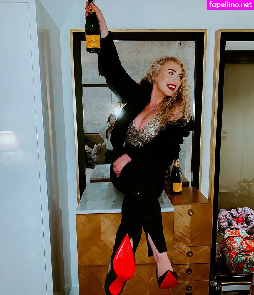 caroline_elizabeth11 Nude Leaked OnlyFans Photo #L1BUQXOpf9