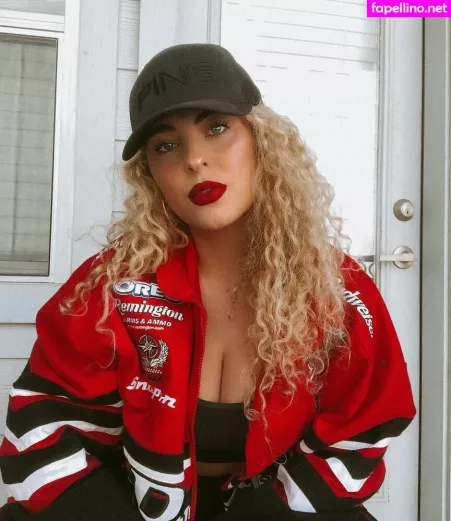 Caroline Wall OnlyFans Thumbnail #MxRnIRTxd6