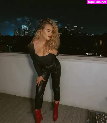 Caroline Wall OnlyFans Thumbnail #YFOjFq776W