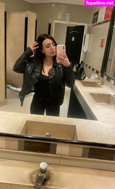 Carolinee2000 OnlyFans Thumbnail #4ED1gQSNNl