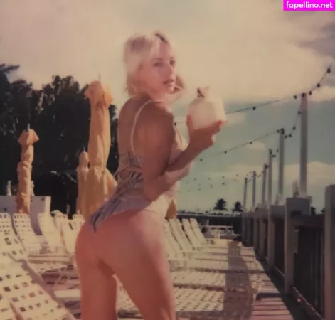 Carolinevreeland OnlyFans Thumbnail #GYlhA1RGCf