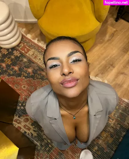 Carolinneoliveirafree OnlyFans Thumbnail #Shh8g9C83y