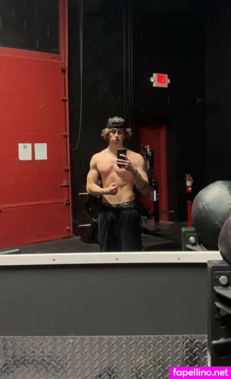 Carsonmakarrall OnlyFans Thumbnail #tsDJS4Rht3