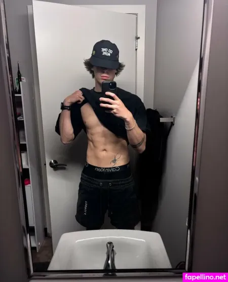Carsonmakarrall OnlyFans Thumbnail #zNtjLt7KHU