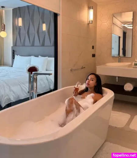 Cassie Ambinintsoa OnlyFans Thumbnail #CejzKBEz5x
