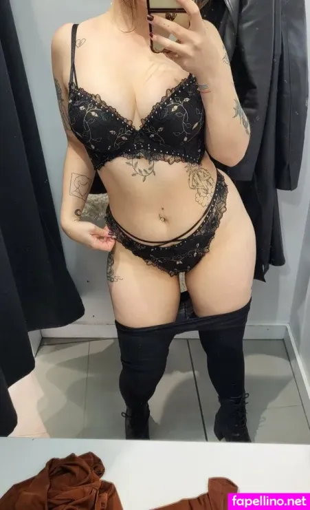 Cassie Batty OnlyFans Thumbnail #EBKksmouiM