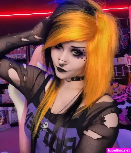 Catastrophiclarawr Main Profile Photo