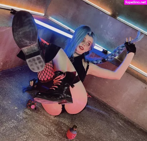 Caterpillarcos OnlyFans Thumbnail #qmbDz7wvqw