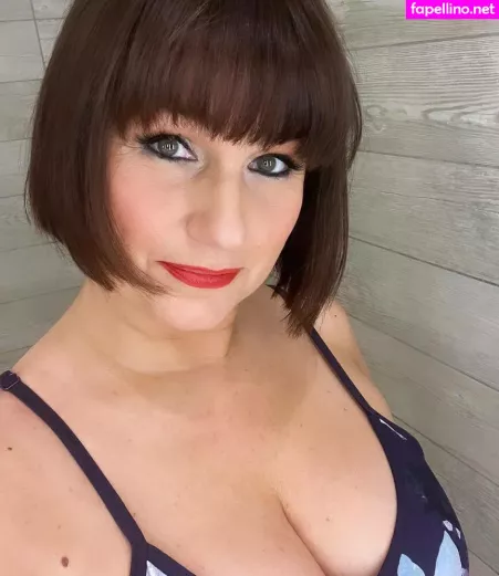 Catherine Huntley OnlyFans Thumbnail #5RZ4EPCzkg