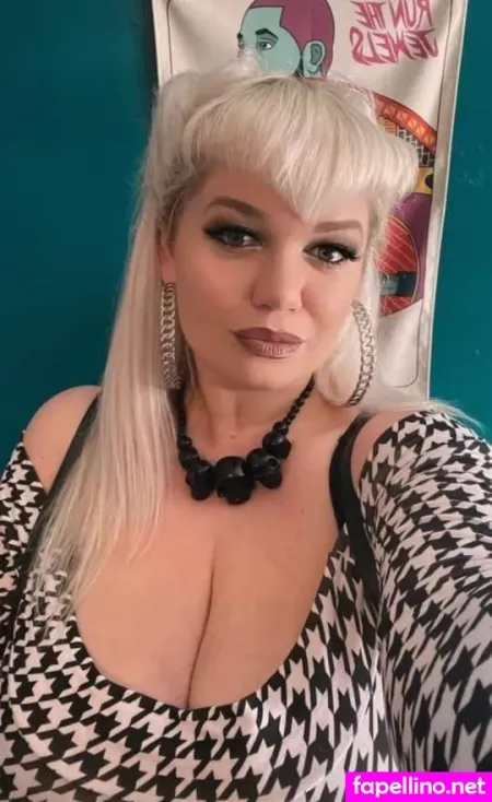 Catherine Sharples OnlyFans Thumbnail #ZS7kw1Spj0
