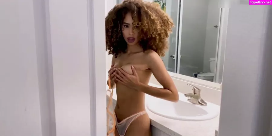 Cecilia Lion 1 OnlyFans Thumbnail #1WhoZ4DVYy