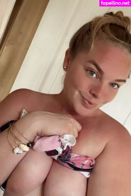 Cecily Chapman OnlyFans Thumbnail #KE99dPxnQA