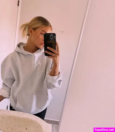 Celie Josefine OnlyFans Thumbnail #W3Dl14xed8