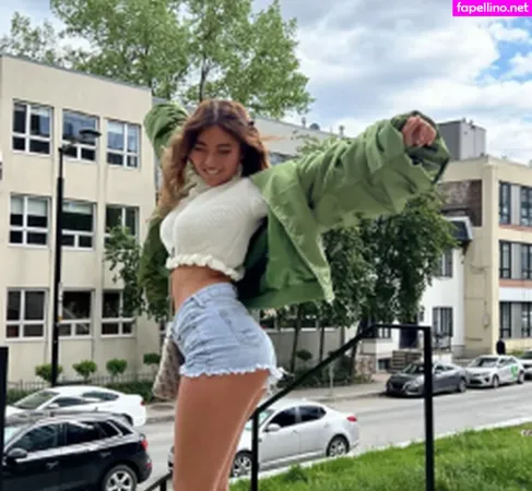 Celine Paolini OnlyFans Thumbnail #HfRKXXXm4e