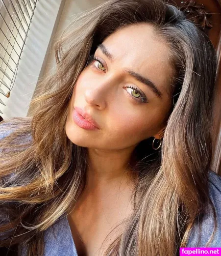 Cemre Baysel OnlyFans Thumbnail #z8Q7fxouSb