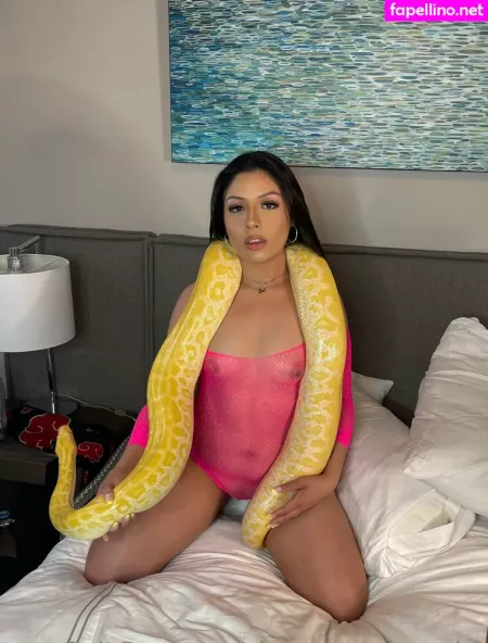 Champagnemami 1 OnlyFans Thumbnail #6knq6sPprs