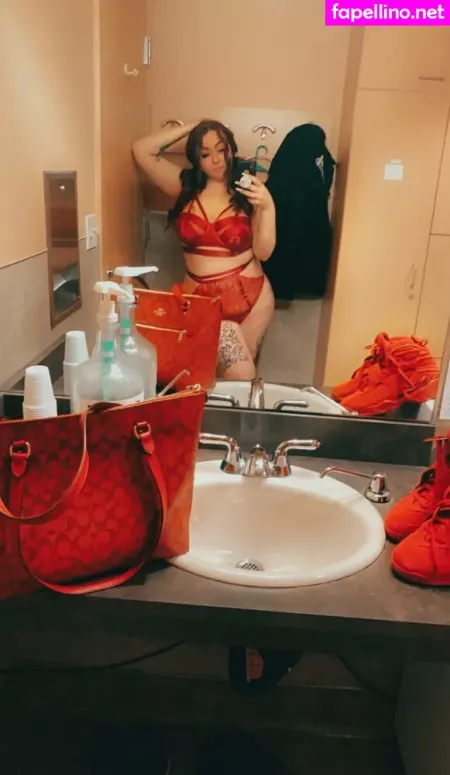 Champagnepetti OnlyFans Thumbnail #P8iScX4auu