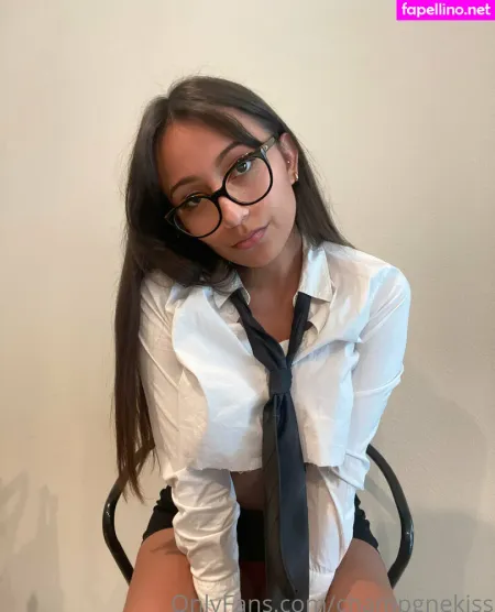 Champgnekisss OnlyFans Thumbnail #XxBKl86tCT