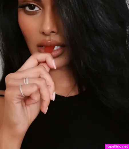 Chandrika Ravi OnlyFans Thumbnail #g4YhmAmP3x