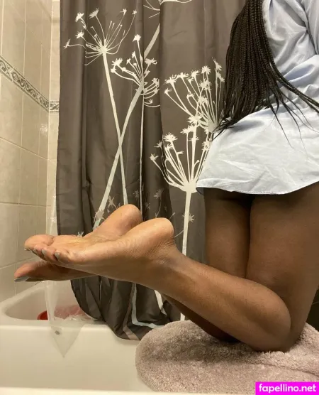 Chanel Feet23 OnlyFans Thumbnail #I6s88St3WX