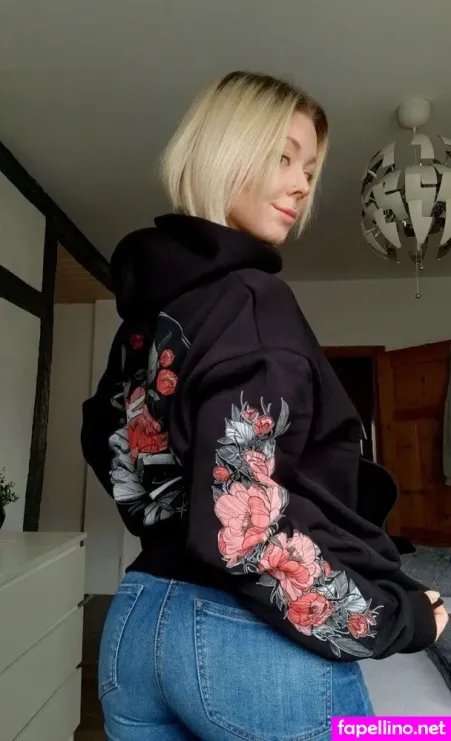 Chantal Lewentz OnlyFans Thumbnail #ejlM7v12oc