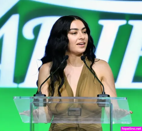 Charlixcx OnlyFans Thumbnail #uBtfF2kohl