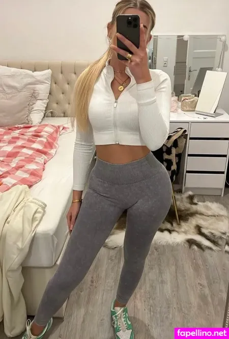 Charlotte Hegert 1 OnlyFans Thumbnail #YnDN2NDFmg
