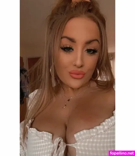 Charlotte Irvine OnlyFans Thumbnail #3LvT6R281u