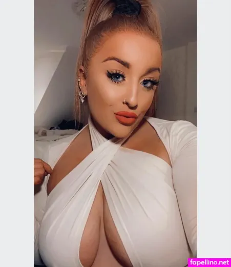Charlotte Irvine OnlyFans Thumbnail #LNvT3GB91l