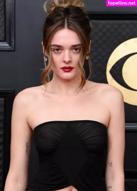 Charlotte Lawrence OnlyFans Thumbnail #713vzlCqAI