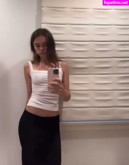 Charlotte Lawrence OnlyFans Thumbnail #V4KnpRWOFt