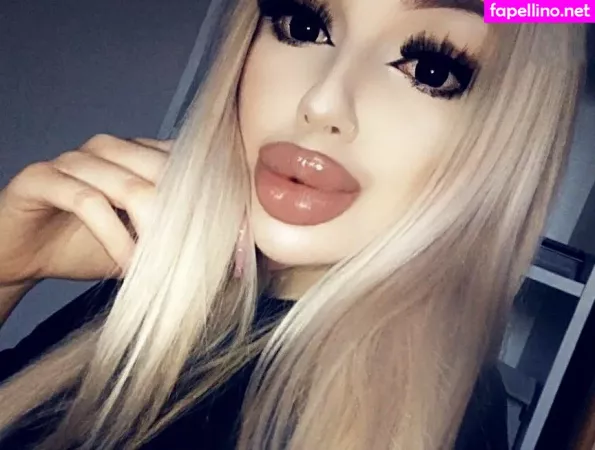 Charlotteventura OnlyFans Thumbnail #Lf8HArD8uu