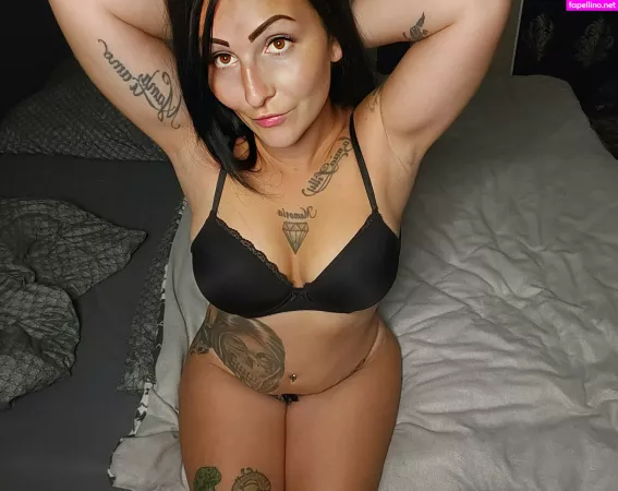 Cheeky Charlotte OnlyFans Thumbnail #5YF5bOaI4g