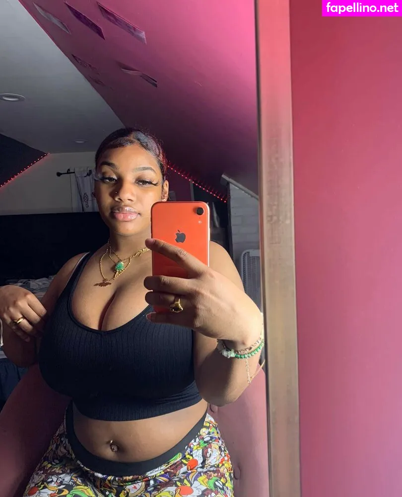 chenillelyon, glitterandlace Nude Leaked OnlyFans Photo #7GAurXxOvr
