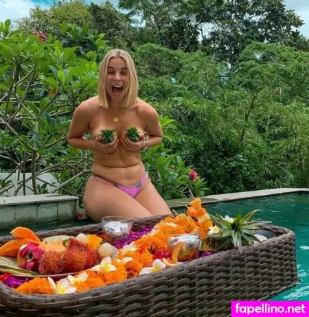 Chessie King OnlyFans Thumbnail #X3OLLHpnoJ
