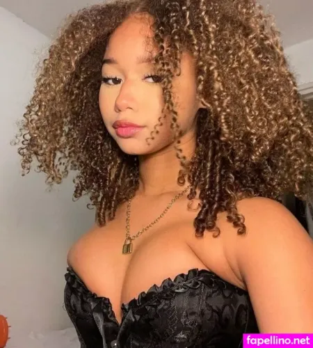 Chevelly OnlyFans Thumbnail #9HrmytGhRc