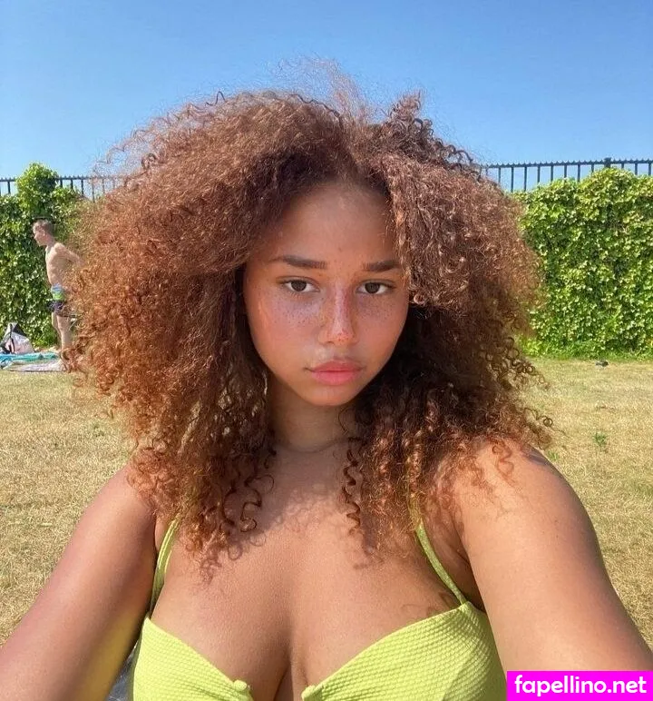 Vellyyx, rosechevelle Nude Leaked OnlyFans Photo #hZzbZMdj6D