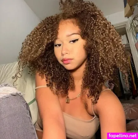 Chevelly OnlyFans Thumbnail #umzg0DPGs3