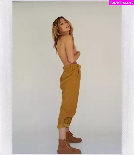Chloe Bennet OnlyFans Thumbnail #AjsLYoxwki