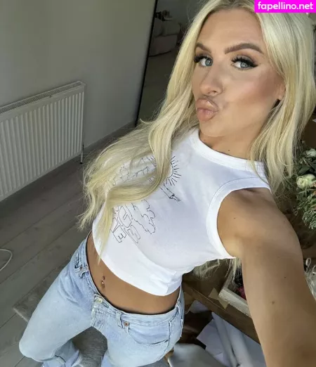 Chloe Burrows OnlyFans Thumbnail #IIWCdIxchJ