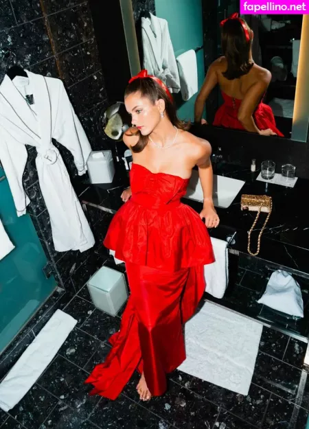 Chloe East OnlyFans Thumbnail #1pxvyEZR2V