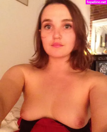 Chloe Fineman OnlyFans Thumbnail #0ARNadrPaI