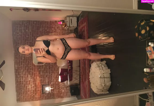 Chloe Fineman OnlyFans Thumbnail #CRtLoEEVMm