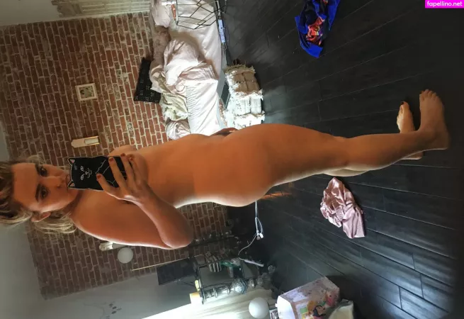 Chloe Fineman OnlyFans Thumbnail #r6atYL7um0