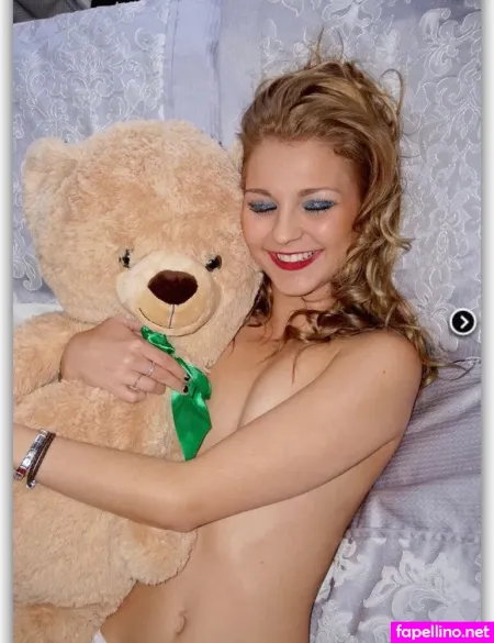Chloe Holden OnlyFans Thumbnail #nNlNZIVHKt