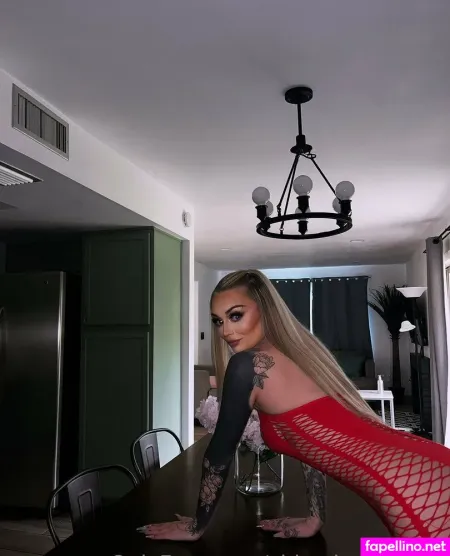Chloe Houston OnlyFans Thumbnail #1awy5HBopA