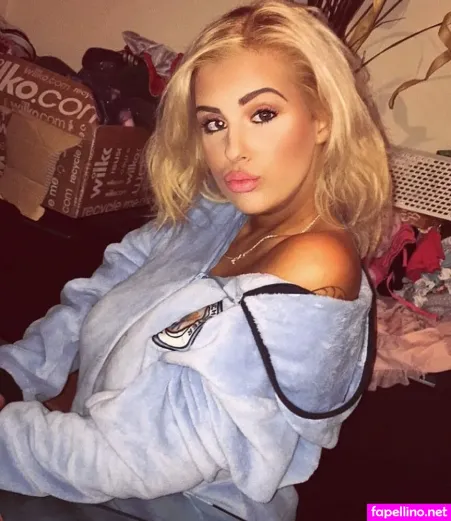 Chloe Joanne Carter OnlyFans Thumbnail #70wtMEiIYo